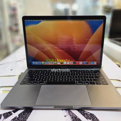  MacBook Pro Core i7 Brand new From USA Processor: Intel Core i7 2017 Year Ram 16GB Stora