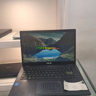 Asus Vivobook Almost new laptop