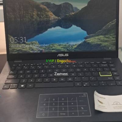 Asus vivobook Almost new Laptop