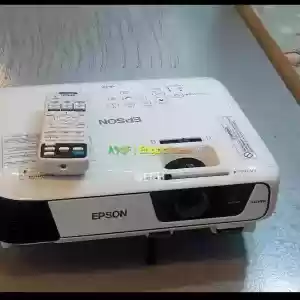 BRAND NEW EPSON EB 31 PROJECTOR Price in Ethiopia