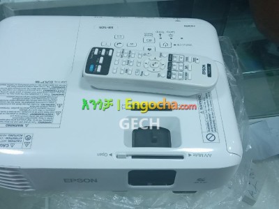 BRAND NEW EPSON EB S05 PROJECTOR