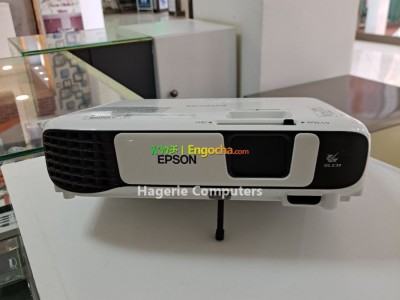 BRAND NEW EPSON PROJECTOR