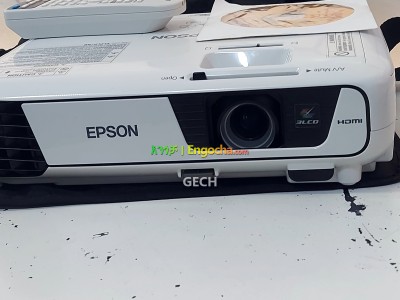 BRAND NEW EPSON PROJECTOR