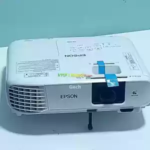 Brand New EPSON ProjectorWith manual  CD and cartoon Model name:  EB -X49Hardware interfa Price in Ethiopia