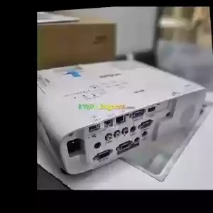 Brand New EPSON ProjectorWith manual  CD and cartoon Model name:  EB -X49Hardware interfa Price in Ethiopia