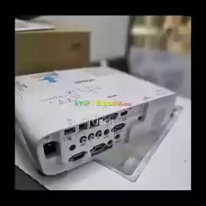 Brand New EPSON ProjectorWith manual  CD and cartoon Model name:  EB -X49Hardware interfa Price in Ethiopia