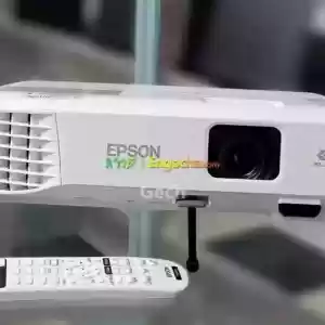 Epson Projector BRAND NEW Model name:  EB-E01 Hardware interface: VGA, USB, HDMILamp Life Price in Ethiopia