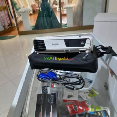 Epson Projector With bag and remote