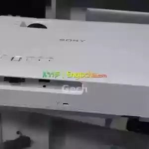 HIGH QUALITY SONY Dx 102 PROJECTORBrand New Sony projector Model VPL-Dx102( QUANTITY AVAI Price in Ethiopia