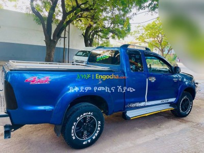 Hilux pickup with xtra cab 2012 Model