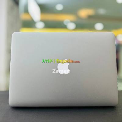 MacBook Air Core i5 Laptop