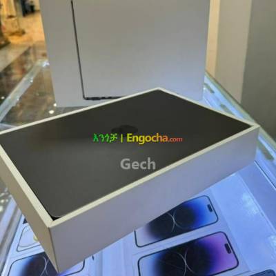 MacBook Air M2 Chip processor M2 Chip processor  2022️512GB SSD Storage ️8GB unified memo