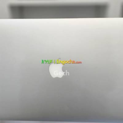 MacBook Pro 2015Core i7 1tb ssd 16gb ram2gb radeon graphics card 16inch272 Cycle count