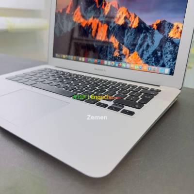 MacBook air 2017 Core i5 Laptop