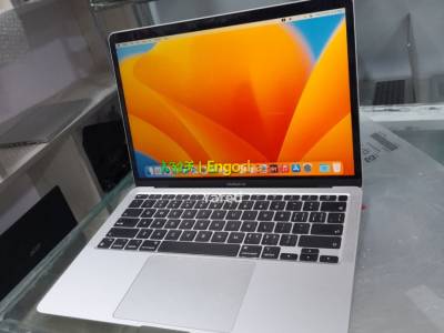 MacBook air M1 laptop