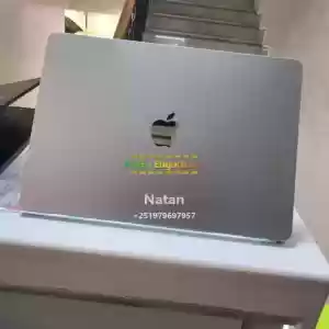 Macbook air M2 (2022)15 inch screen sizeC.C 21Display:Retina 2560x1664Processor:Apple M2  in Ethiopia