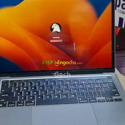 Macbook pro 𝙢1Display:13.3" retina Processor:Storage:256gb ssdRam:8gb ddr4Keyboard:White 
