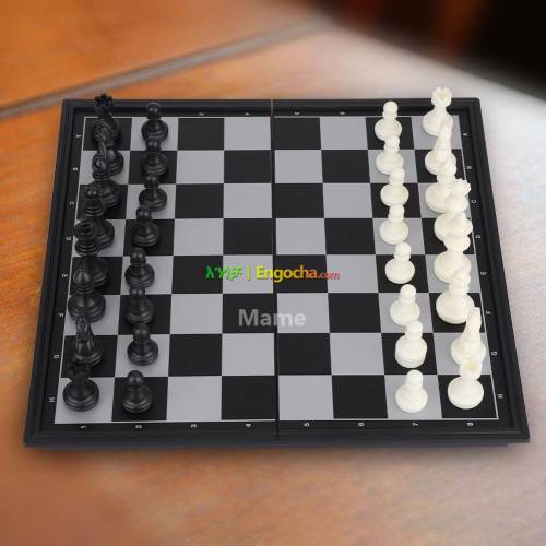 Magnetic chess board set