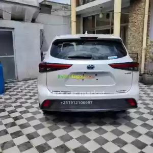Make: Toyota Model: Highlander Trim: Limited Year: 2024/3Body Type: SUVSeats: 7Engine: 4C Price in Ethiopia