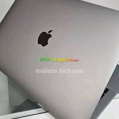 New Apple Macbook pro i7