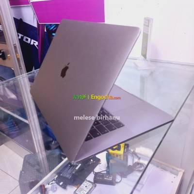 New Apple macbook pro i9