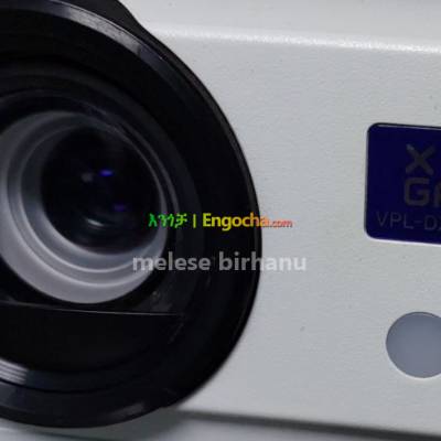 New Sony Dx-102 projector