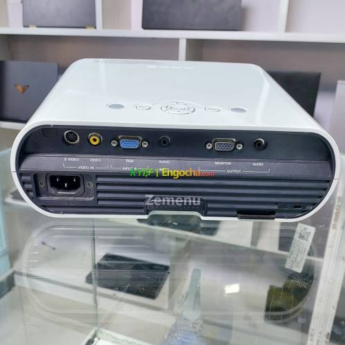 Sony VpEs7 projector