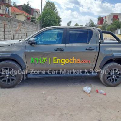 Toyota Hilux Invincible Double-Cab 2022 Excellent and Fully Optioned Pickup Car