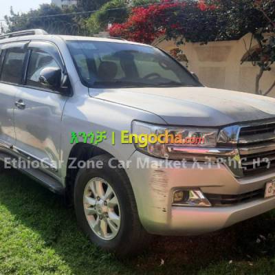 Toyota Landcruiser V8 VX 2011 Very Excellent and Fully Optioned SUV Car for Sale