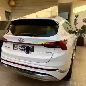 URGENT Make:HyundaiModel:Santafe Hybrid Engine:2.4LFuel:Hybrid Transmission:6-Speed Autom in Ethiopia