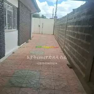 የሚሸጥ ፈራሽ ቤት ቦሌ ሠላም ሲቶ ሞል አጠገብ ከአስፓልት አንድ ግልባጭ700ካሬ ግንባታ ፈቃድ የወጣለት ለበለጠ መረጃይደውሉ Price in Ethiopia
