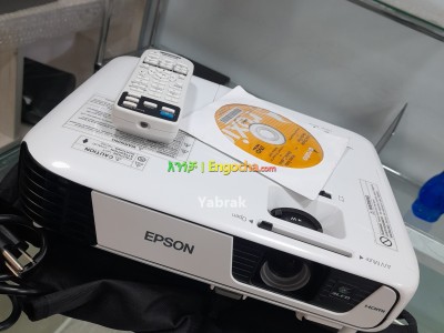 brand new EB_X32 Epson 31 projector