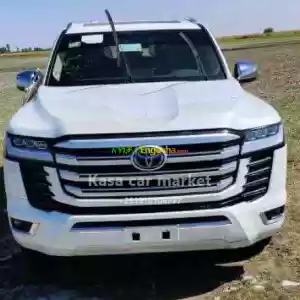 Make:Toyota Model:Land Cruiser V6 VXREngine:V6 4.5L 4WDFuel: ናፍታ ናፍታ Transmission:5-Speed Price in Ethiopia