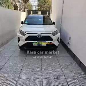 Make:Toyota ባክ አለበትModel: Rav4 Year:2022Engine:L4 2.0L Drive Type:AWDFuel:BenzineTransmis in Ethiopia