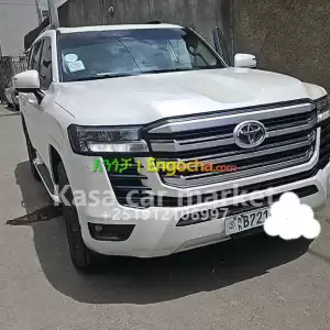 ቀረጥ የለበትምMake: TOYOTA Model: LAND CRUISER (VXR)Year: 2022Body Type: SUVSeats: 8 Engine: V Price in Ethiopia