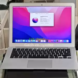 Almost new Apple macbook air 2017    Core i7512 gb Solid Price in Ethiopia