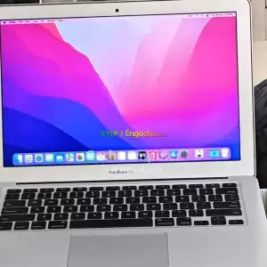 Almost new Apple macbook air 2017    Core i7512 gb Solid state drive 8Gb memory in Ethiopia