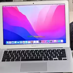 Almost new Apple macbook air 2017    Core i7512 gb Solid state drive 8Gb memory size  13.3 Price in Ethiopia