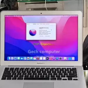 Almost new Apple macbook air 2017    Core i5256gb Solid state drive 8Gb memory size  13.3 Price in Ethiopia