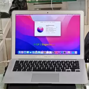 Almost new Apple macbook air 2017    Core i5256gb Solid state drive 8Gb memory size  13.3 Price in Ethiopia
