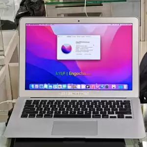 Almost new Apple macbook air 2017    Core i5256gb Solid state drive 8Gb memory size  13.3 Price in Ethiopia