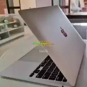 macbook air M1 2020 .Apple M1 chip with 8‑core CPU, 7‑core GPU, and 16‑core Neural Engine Price in Ethiopia