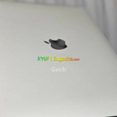 macbook air M1Apple M1 chip with 8‑core CPU, 7‑core GPU, and 16‑core  8GB unified memory 