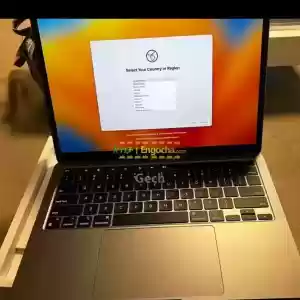 new macbook pro m2 chip8gb ram256 SSD13.3 inch screen sizefor in Ethiopia