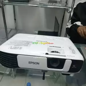 Epson Projector 4 pieces AVAILABLE Model name:  EB-S41    Has bag and Remote Hardware int in Ethiopia