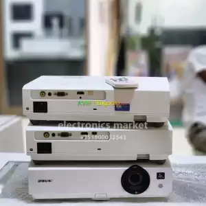 HIGH QUALITY SONY Dx 102 PROJECTORBrand New Sony projector Model VPL-Dx102( QUANTITY AVAI Price in Ethiopia