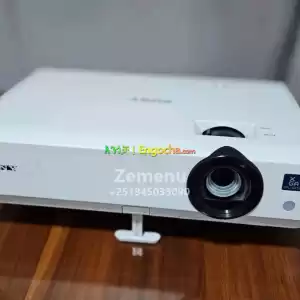High Quality Sony DX 102 projector in Ethiopia