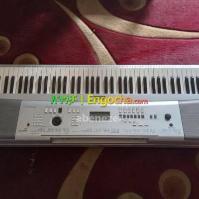 yamaha portabel grand DGX230 piano Keyboard