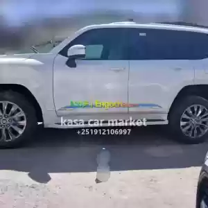 በተመላሽ ከኤንባሲ የተገዛታርጋ አለጠፈምMake:Toyota        Model:Land Cruiser  VXRYear:2022Body Type:SUV in Ethiopia